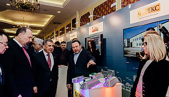 Президент РТ и министр строительства и ЖКХ РФ оценили новые RGB-светильники «ФЕРЕКС»