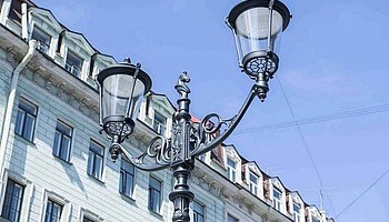 На Малой Конюшенной в Санкт-Петербурге установлены «истинно петербургские» светодиодные фонари