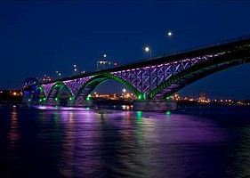 Светодиодная подсветка Моста Мира от компании Philips