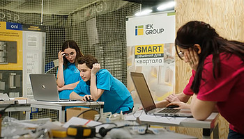 Электромонтаж уходит в «цифру». IEK GROUP поможет подросткам получить важные навыки